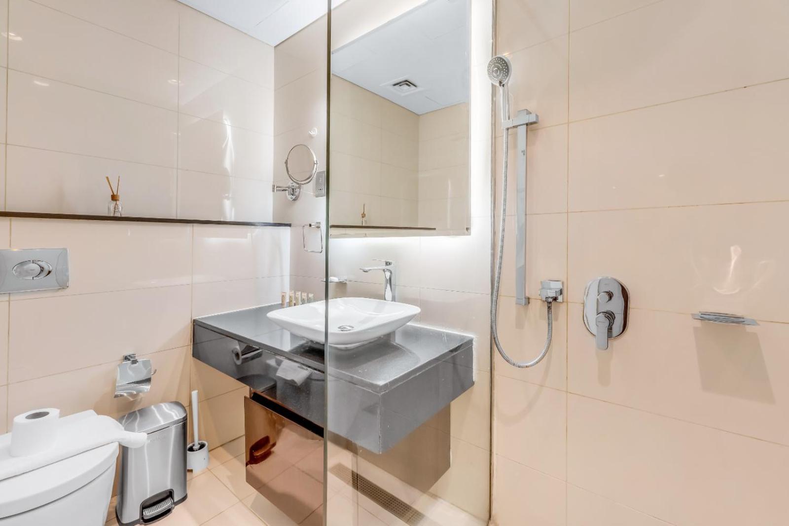 Lux 5 Min Away From Burj Khalifa & Mall * Dubai